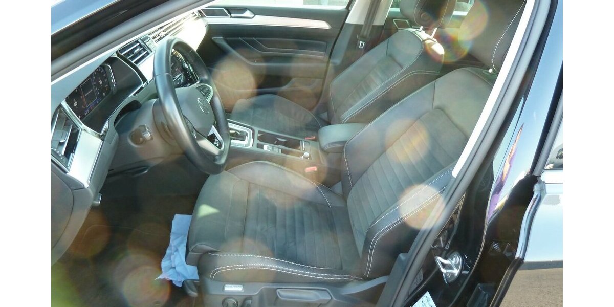 VW Passat Variant R-Line 2.0 TDI DSG Leder Navi LED 135.000 km 20.900 &euro; Ratingen 40885