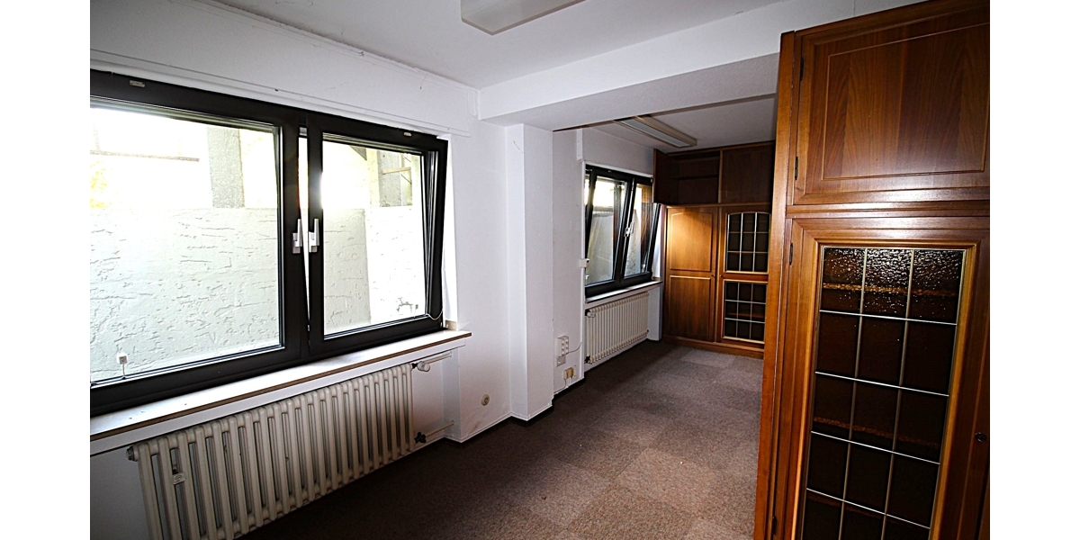 Raumwunder mit diversen Nutzungsmöglichleiten: Massives EFH mit Garten, Garage und viel Potenzial 7 zimmer