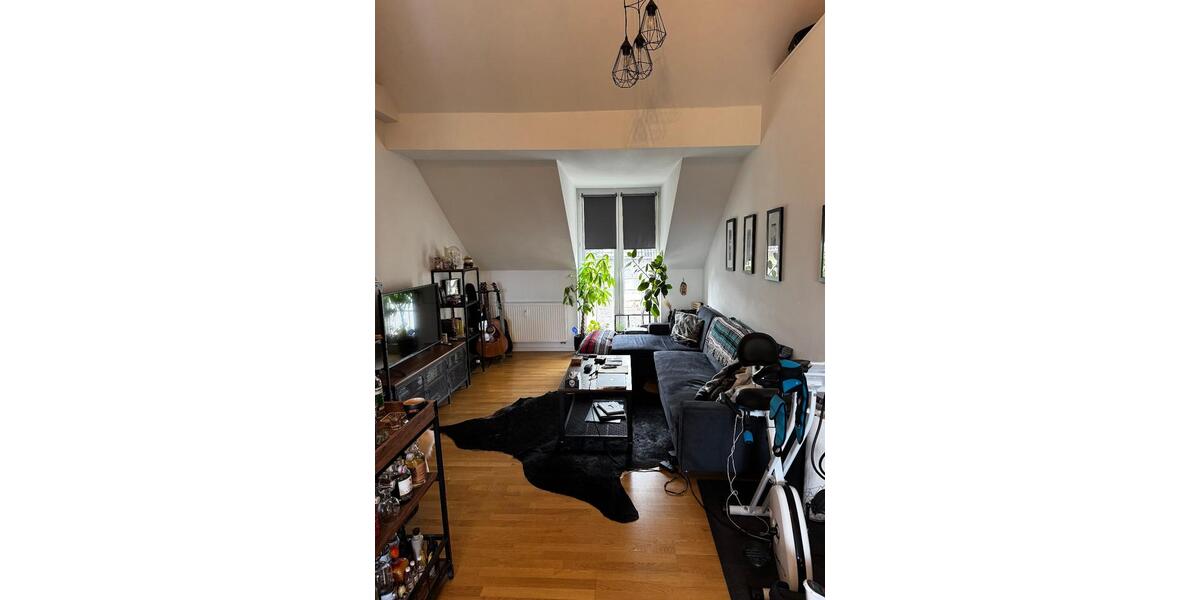 Sanierte 90qm DG-Wohnung mit Balkon, 2,5 Zi. ab 01.04.2026 D-Rath 2.5 zimmer