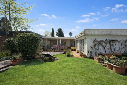 Haus zum Kaufen in Düsseldorf 1.200.000 € 150 m² 5 zimmer