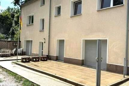 Mehrfamilienhaus mit 5 Stellplätzen und großem Grundstück mit Carport 1 zimmer