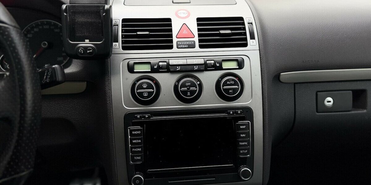 VW Touran R-Line Schiebedach Leder 7Sitze IHand 124.990 km 11.900 &euro; Mönchengladbach 41066