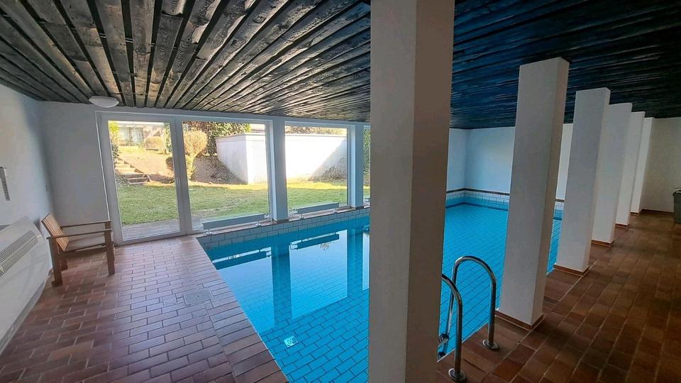 Toll geschnittene Wohnung mit Schwimmbad - provisionsfrei! 4 zimmer