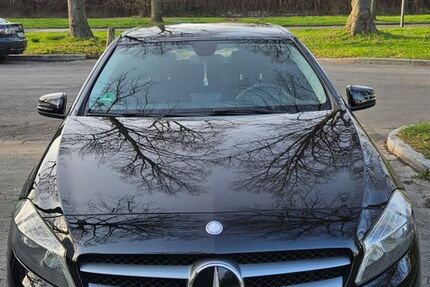 Mercedes-Benz A 180 207.000 km 7.600 &euro; Düsseldorf 40239