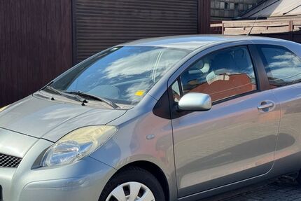 Toyota Yaris 133.000 km 2.950 € Duisburg 47179