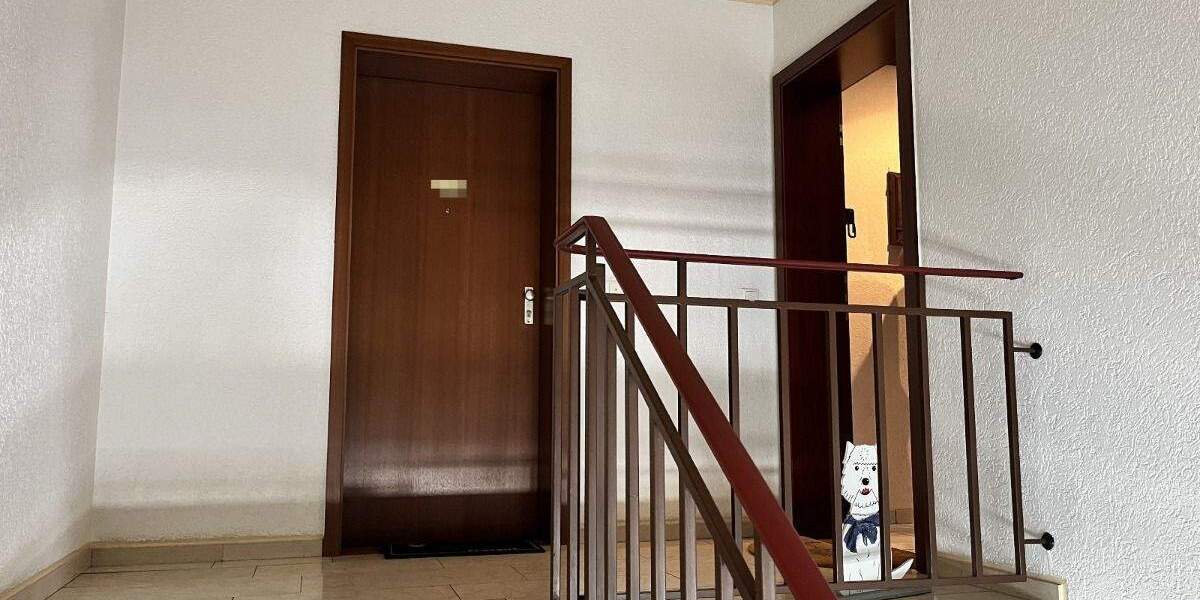 3-Zimmer Dachgeschosswohnung mit großem Balkon und PKW-Stellplatz in Duisburg-Bergheim 3 zimmer