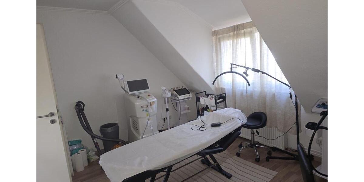 Dachgeschoßwohnung Dormagen - 3 Zimmer, 70 m&sup2;, 1.000&euro; | Angebot:25047252