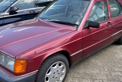 Mercedes-Benz 190 215.296 km 2.790 € Köln 50767