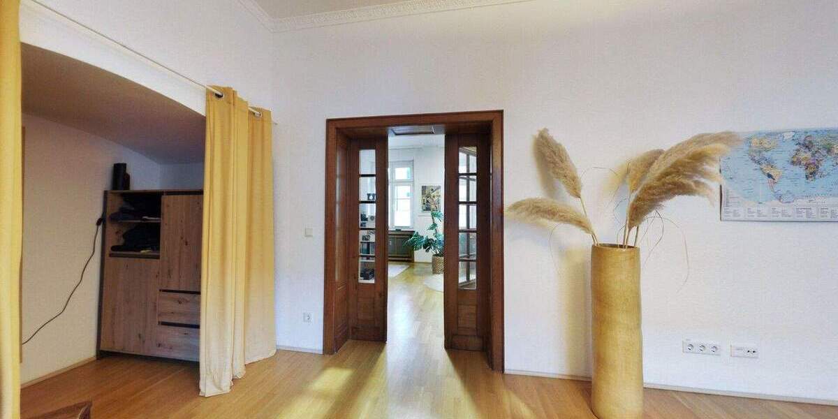 Sanierte Stadtwohnung mit Parkett, Einbauküche, großzügiger Terrasse und Glasfaser 4 zimmer