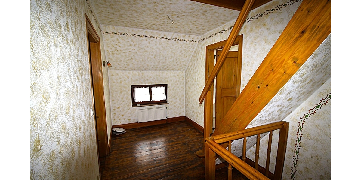 Kernsaniertes Einfamilienhaus mit (Bau)-Grundstück und großem Anbau mit vielen Nutzungsmöglichkeiten 5 zimmer