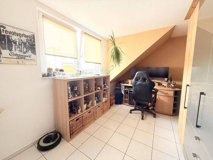 4-Zimmer-MaisonetteWohnung über zwei Ebenen, mit Balkon und Seeblick in ruhiger Wohnlage.