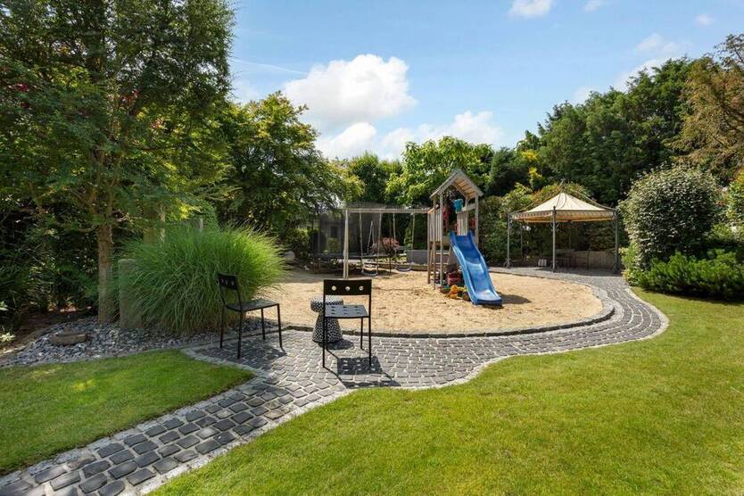 Privates Refugium mit Schwimmbad und traumhaftem Gartenparadies