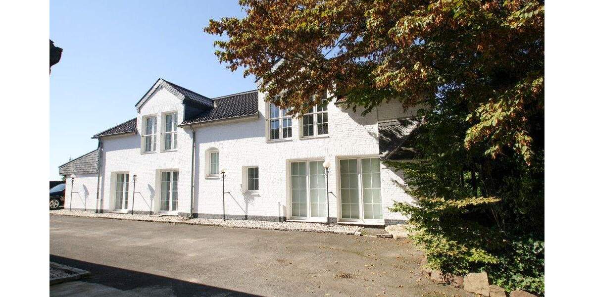 Imposantes Landhaus mit diversen Nebengebäuden 7 zimmer