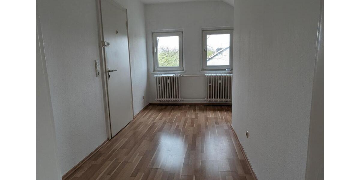 Dachgeschoßwohnung Duisburg Huckingen - 1.5 Zimmer, 30 m&sup2;, 330&euro; | Angebot:24224463
