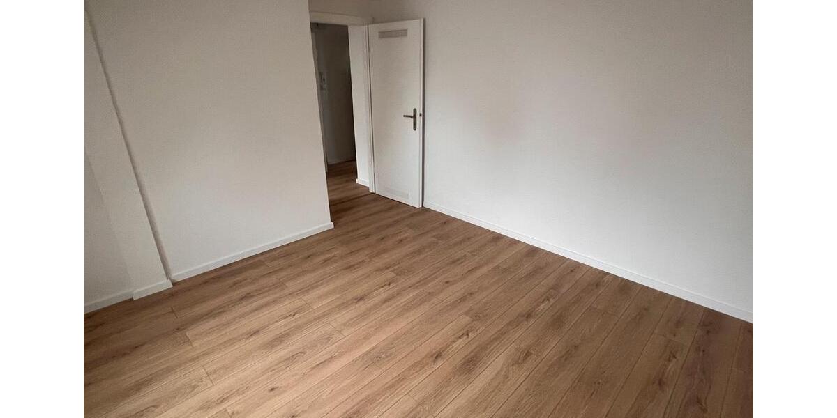 Schön geschnittene & frisch sanierte DG-Wohnung mit Gartennutzung 2 zimmer