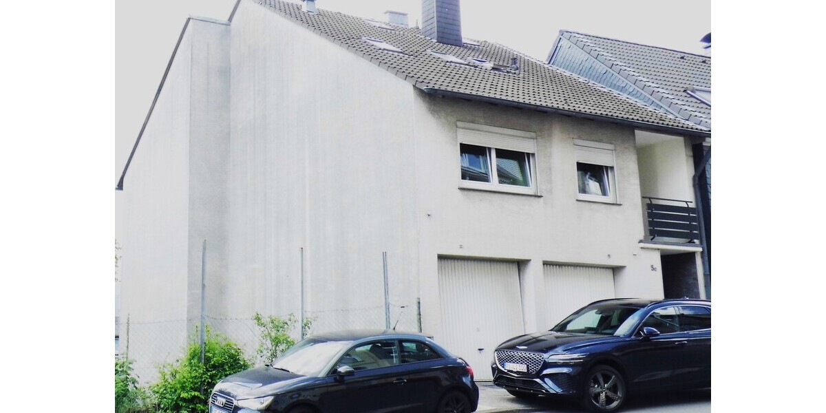 4 Fam.-Haus mit 2 Garagen in Remscheid - West 10 zimmer