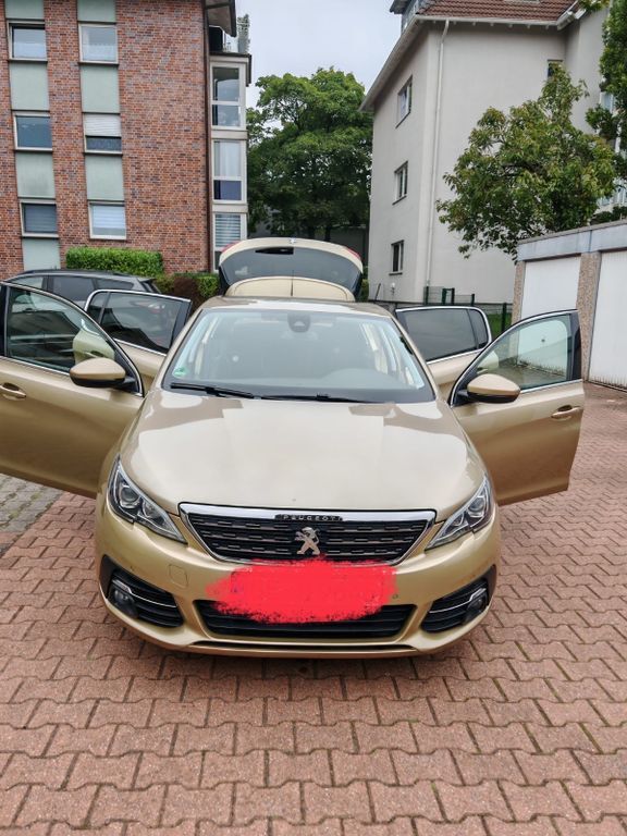 Peugeot 308 79.000 km 7.200 € Essen 45357