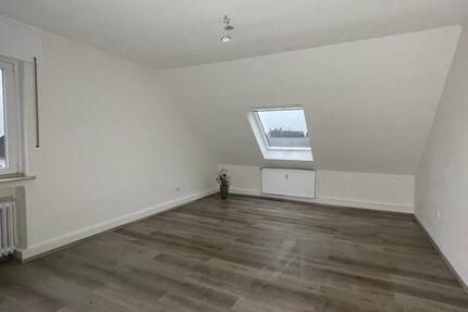 Großzügige, helle 4,5 Zimmerwohnung über 2 Ebenen mit DG Studio zimmer