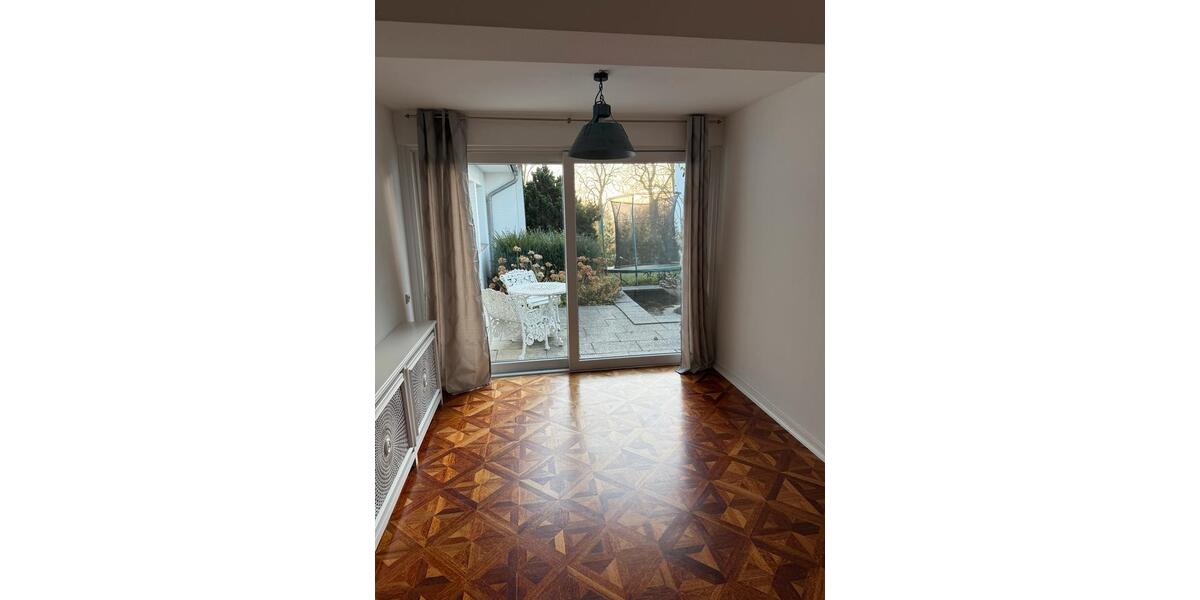 Traumhafte EG-Wohnung mit Garten in Bestlage von Privat 4 zimmer