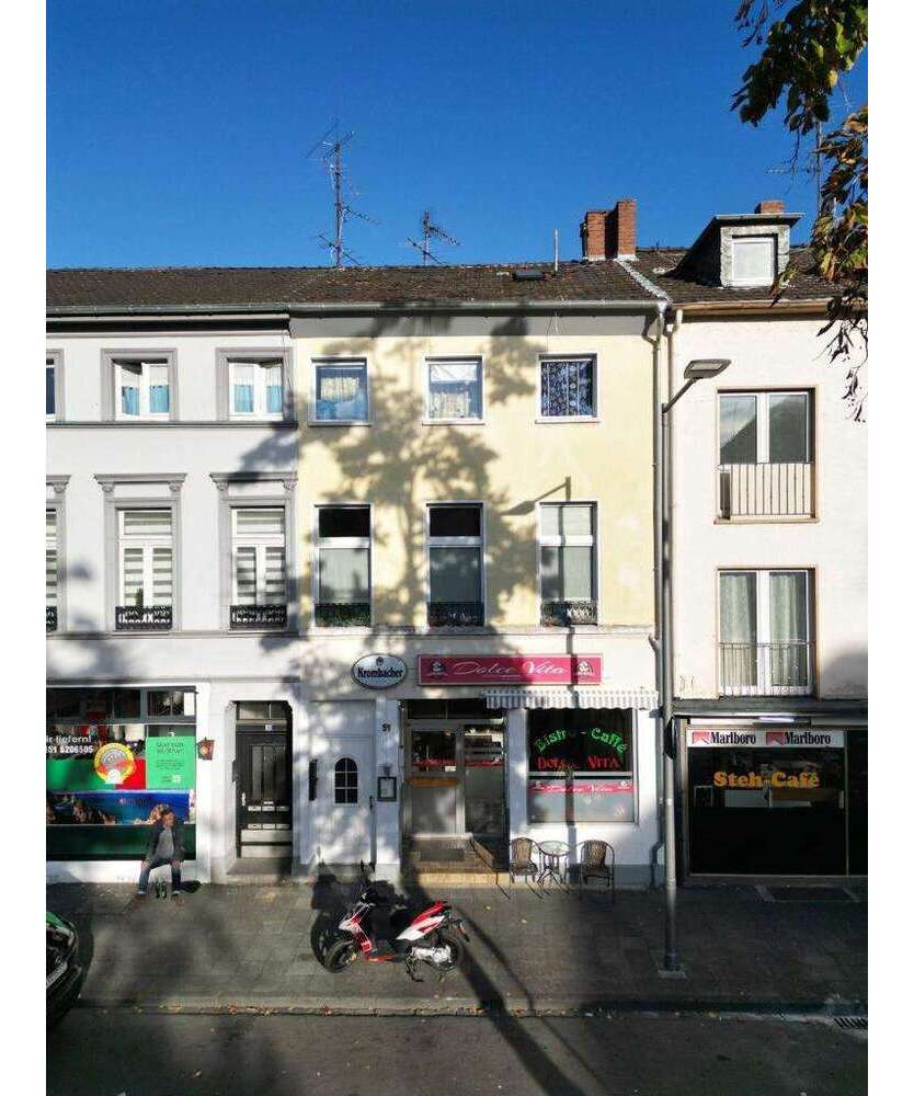 Haus zum Kaufen in Krefeld 329.000 € 185 m²