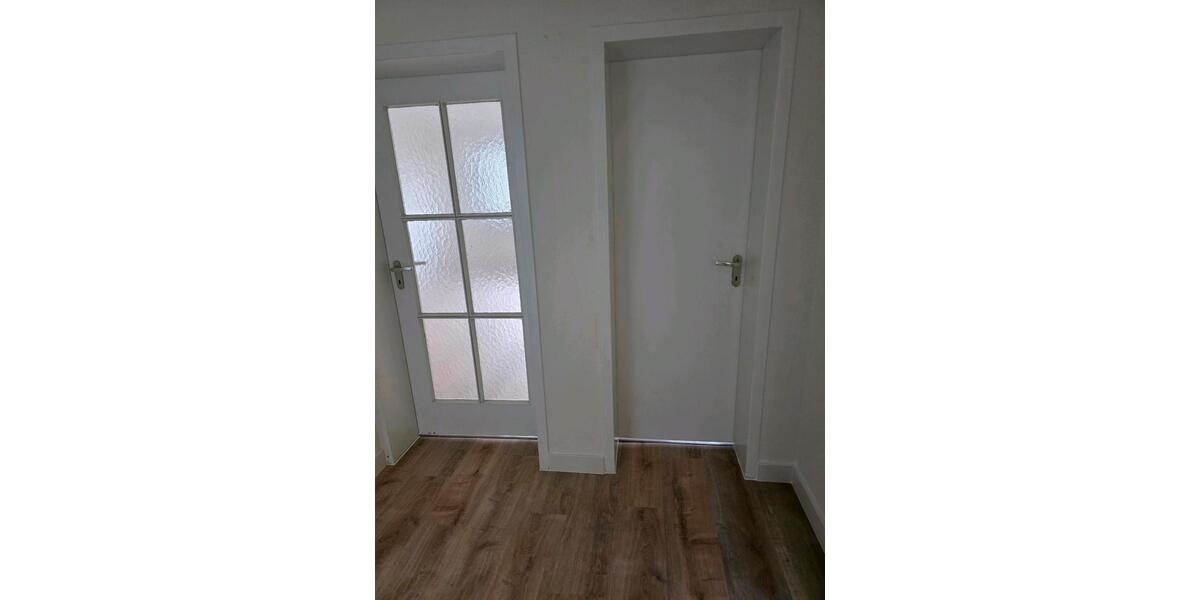 Frisch Renovierte Wohnung direkt an der Uni für 2er WG geeignet 2 zimmer