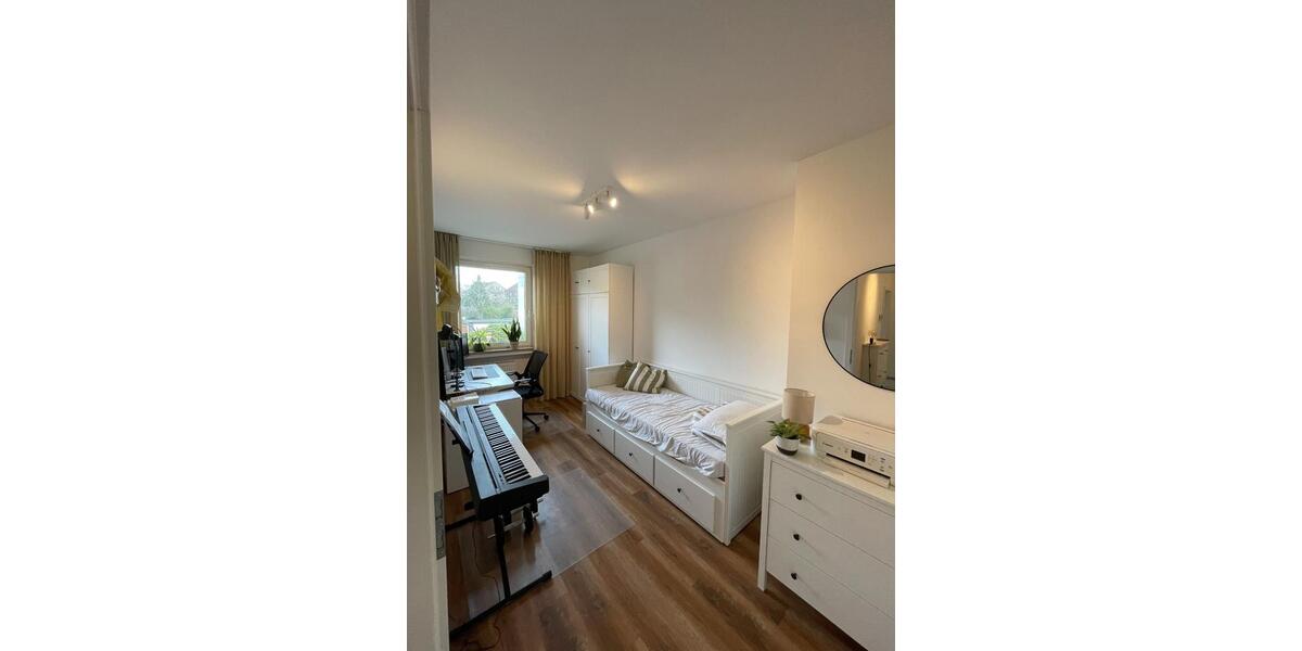 Moderne, frisch sanierte, möblierte, 78 qm Wohnung in guter Lage 3 zimmer