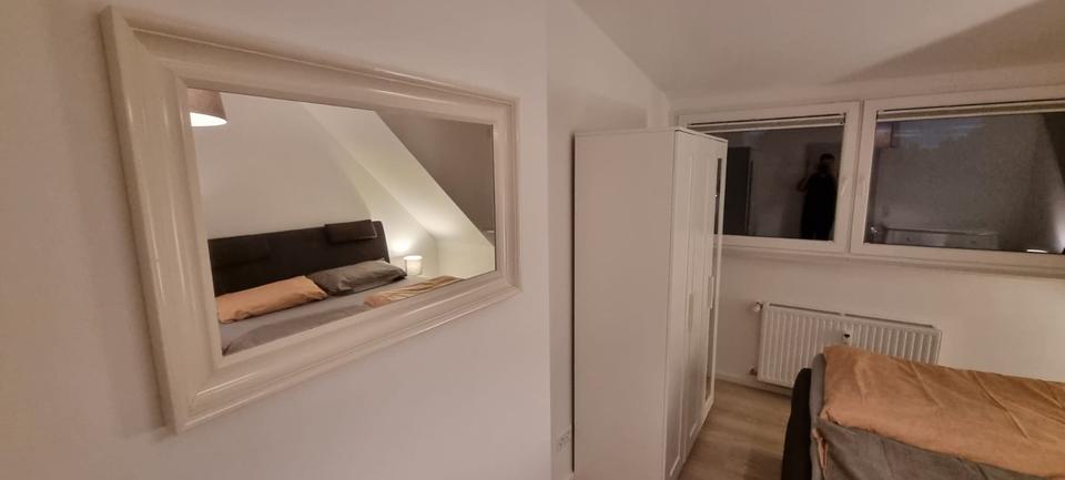 Dachgeschoßwohnung Düsseldorf Stadtbezirk 6 - 2.5 Zimmer, 64 m&sup2;, 1.550&euro; | Angebot:25478964