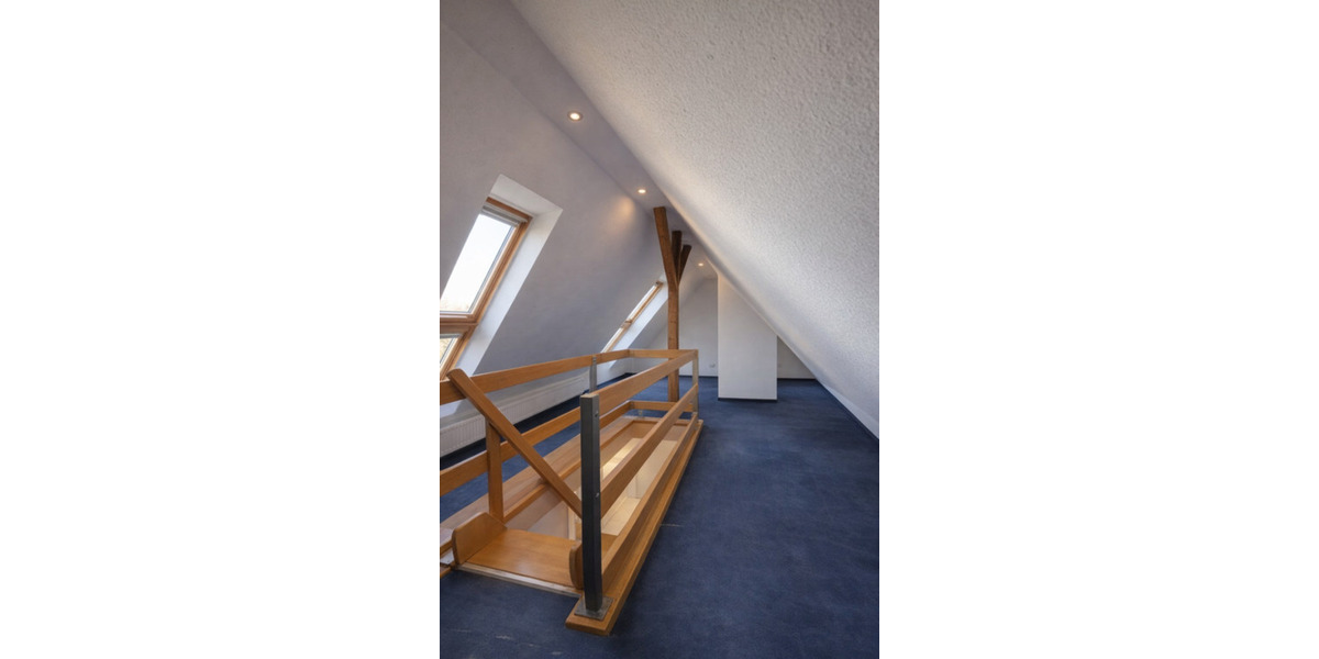 Dachgeschoßwohnung Düsseldorf Stadtbezirk 8 - 2.5 Zimmer, 84 m&sup2;, 1.290&euro; | Angebot:25270777