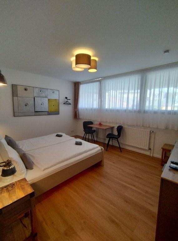 Verkauf eines kleinen Hotel garni in Köln voll genehmigter Beherbergungsbetrieb mit 8 Betten 4 Zimmern, studentisches Wohnen denkbar