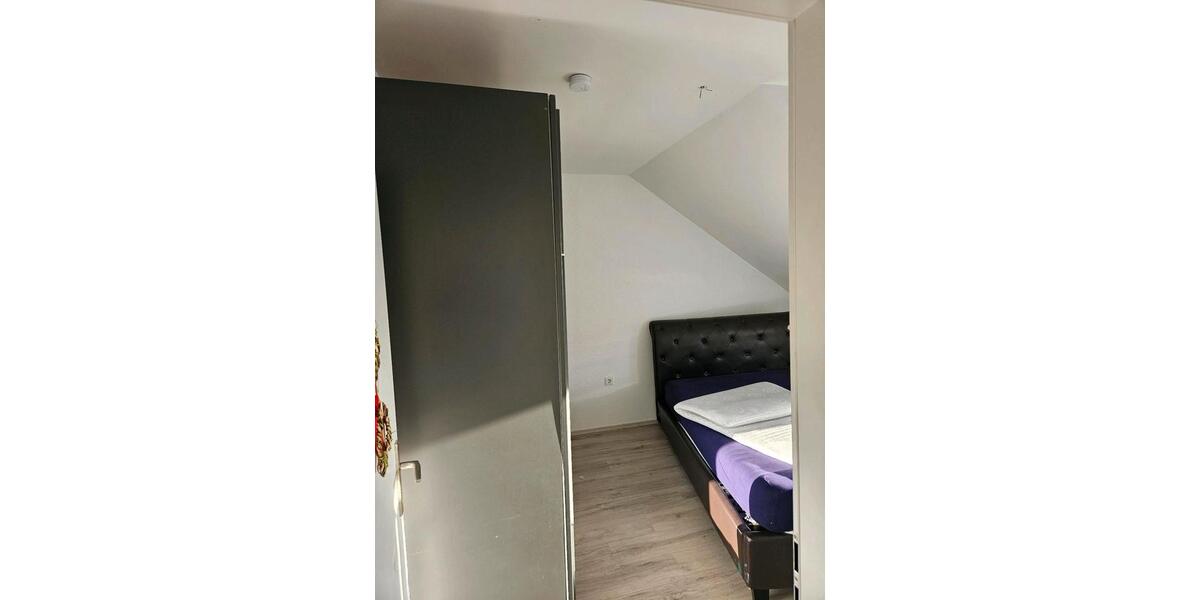 Dachgeschoßwohnung Remscheid Reinshagen - 3 Zimmer, 75 m&sup2;, 650&euro; | Angebot:25368080