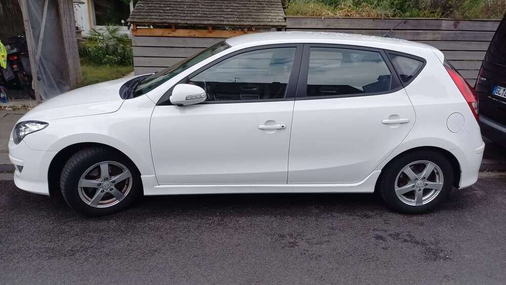 Hyundai i30 119.000 km 4.300 € Köln 50827