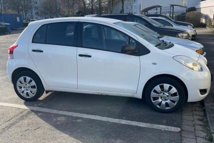 Toyota Yaris 156.000 km 3.499 &euro; Leverkusen 51371