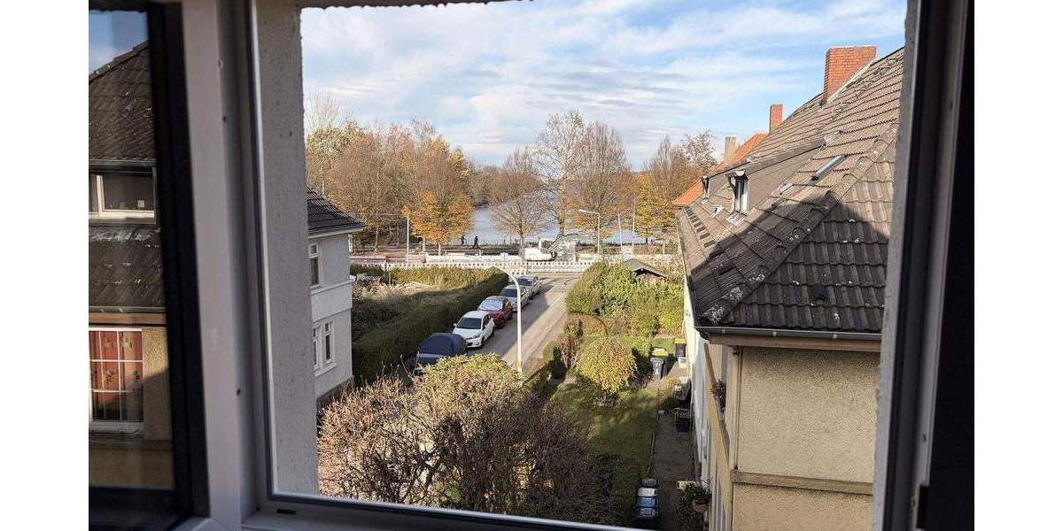 Frisch renovierte Wohnung im Zweifamilienhaus mit Garten direkt an der Regattabahn in DU-Wedau 4 zimmer
