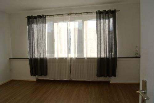 Ortsteil Broich Appartement im renovierten Zustand und Großräumig mit separater Küche