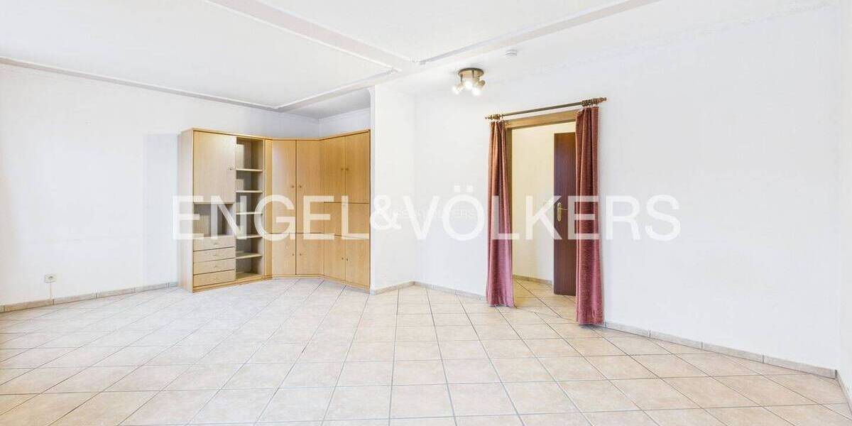 Etagenwohnung Krefeld Cracau - 3 Zimmer, 135 m&sup2;, 215.000&euro; | Angebot:26129409