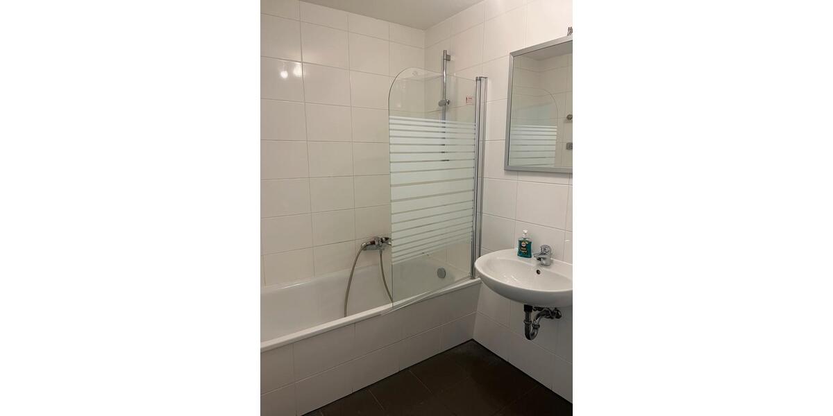 Dachgeschoßwohnung Duisburg Rheinhausen - 1 Zimmer, 85 m&sup2;, 580&euro; | Angebot:26420220