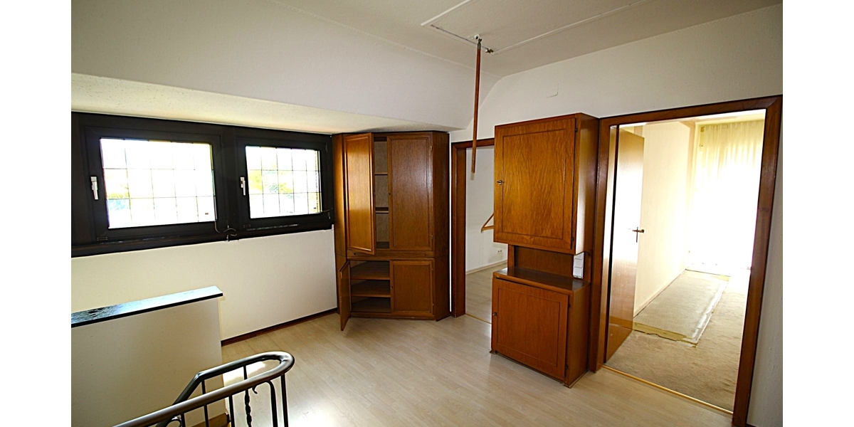 Raumwunder mit diversen Nutzungsmöglichleiten: Massives EFH mit Garten, Garage und viel Potenzial 7 zimmer