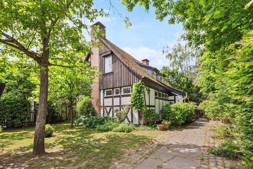 Haus zum Kaufen in Düsseldorf 2.150.000 € 258 m²