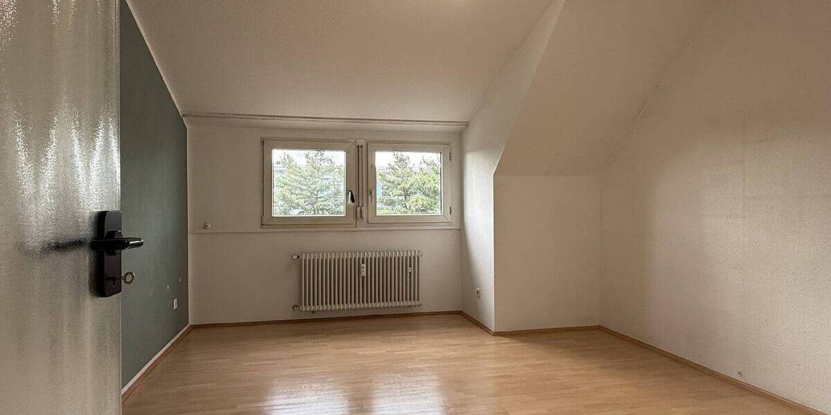 SCHÖNE DACHGESCHOSS-MAISONETTEWOHNUNG MIT BALKON DIREKT AM SCHÖNWASSERPARK ZU VERKAUFEN! 3 zimmer