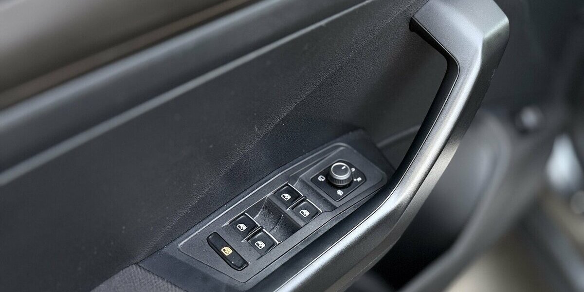 VW T-Roc R line / 4Motion / Keyless Go / PANO 53.000 km 24.590 &euro; Mönchengladbach 41066