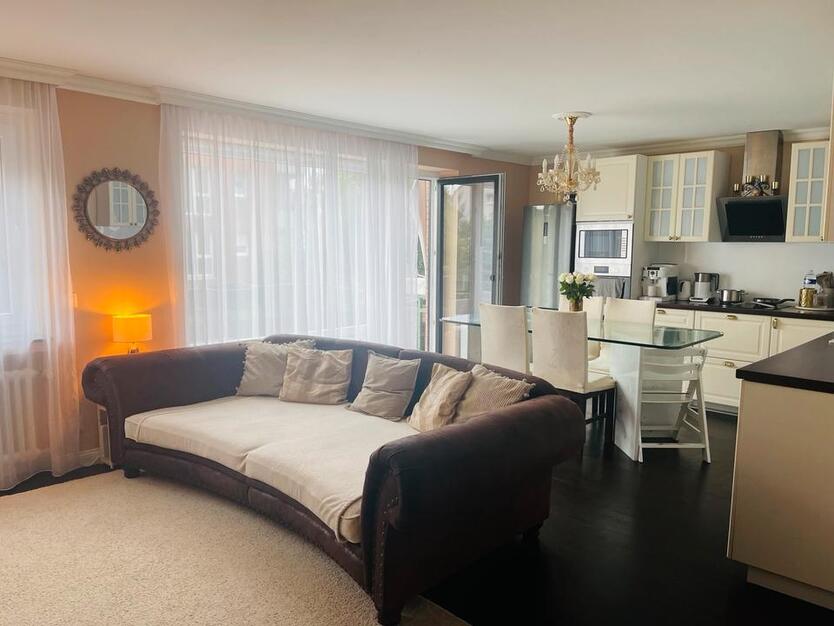Von Privat! Ruhige und stilvolle Wohnung mit Balkon nahe Rhein.