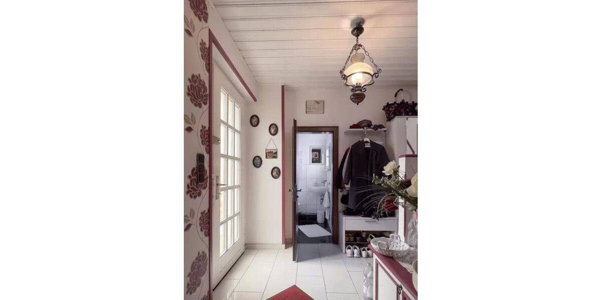 Einfamilienhaus, ideal zum Wohnen, arbeiten oder für die Familie 3 zimmer