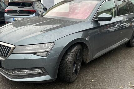 Skoda Superb 232.200 km 14.880 &euro; Düsseldorf 40549
