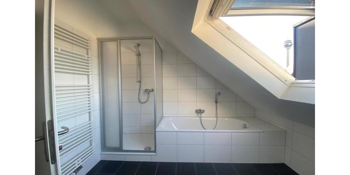 Helle 2,5 Zimmer DG Wohnung im Lorettoviertel | 65 qm 2.5 zimmer