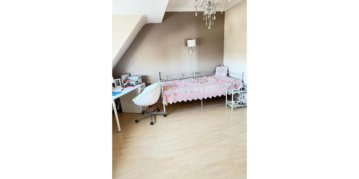 68m2 3-Zimmer-Dachgeschoss-Wohnung mit gartennutzung 3 zimmer