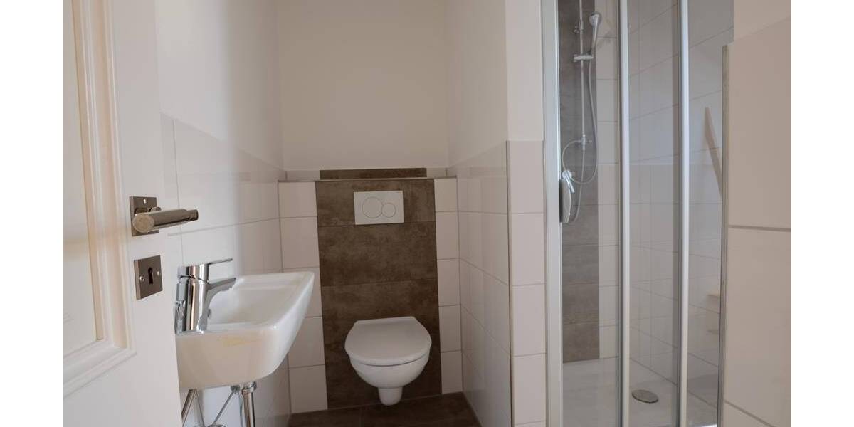 Exklusives Einfamilienhaus mit 2 Einliegerwohnungen* hochwertige Ausstattung * großzügige Raumaufteilung * Wellnessbe... 8 zimmer