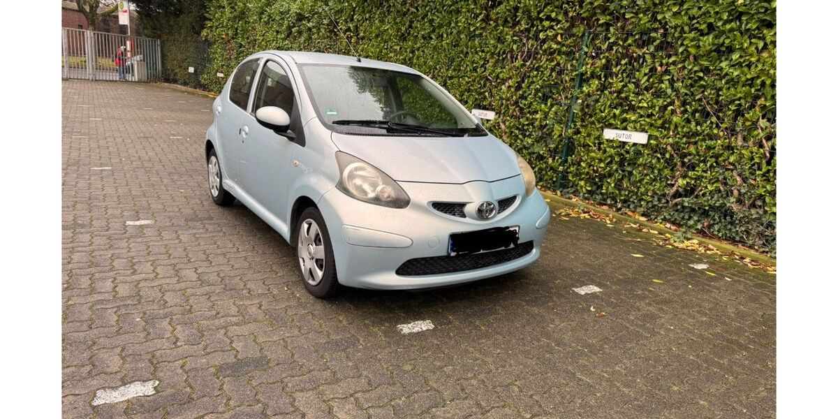 Toyota Aygo (X) 149.100 km 3.995 &euro; Düsseldorf 40239