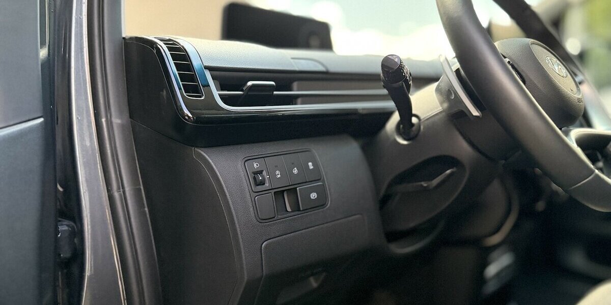 Hyundai Staria / 9 Sitze / El.Türen / 360° Kamera / PANO 20.000 km 39.990 &euro; Mönchengladbach 41066