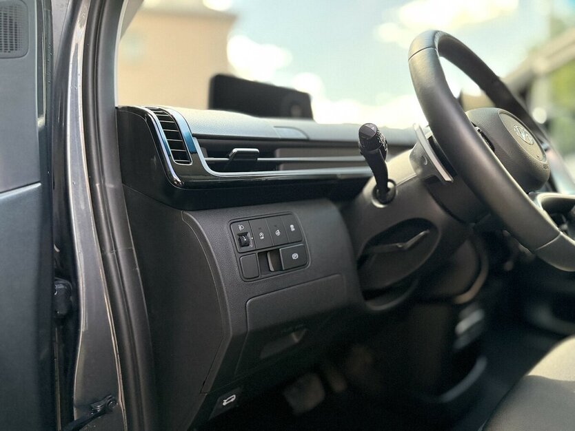 Hyundai Staria / 9 Sitze / El.Türen / 360° Kamera / PANO 20.000 km 42.990 € Mönchengladbach 41066