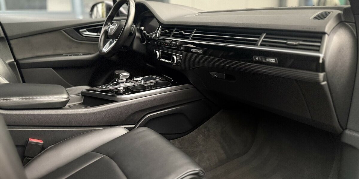 Audi Q7 3.0 TDI e-tron quattro / Panorama / Kamera 179.000 km 30.900 &euro; Mönchengladbach 41066